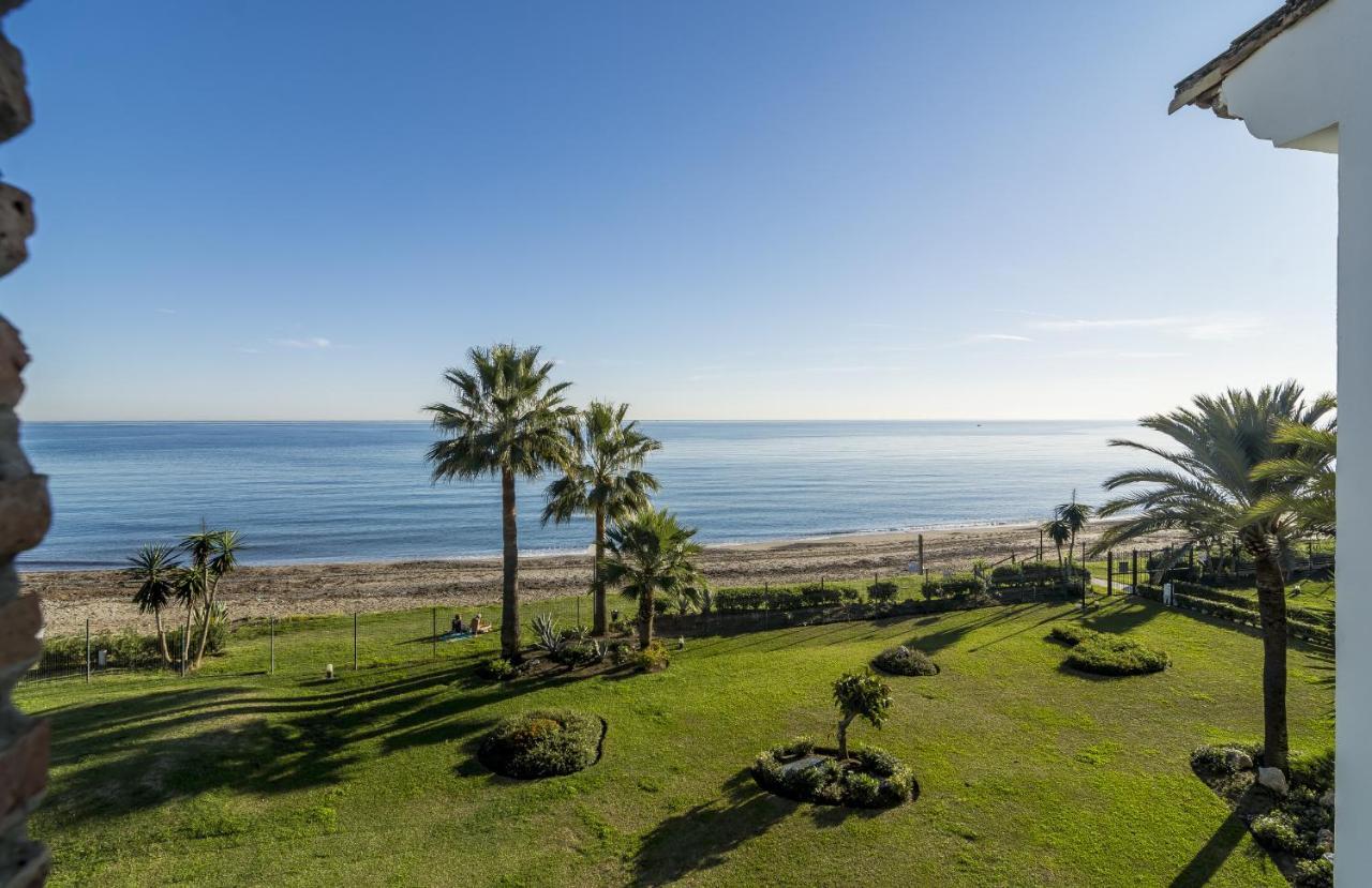 Hb - Comfortable Beachfront Holiday Apartment Estepona Eksteriør bilde
