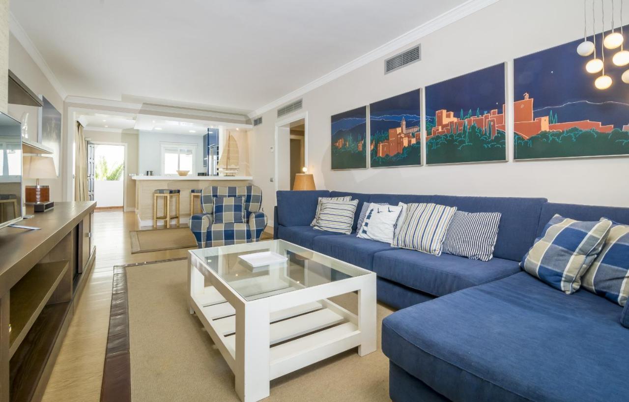 Hb - Comfortable Beachfront Holiday Apartment Estepona Eksteriør bilde