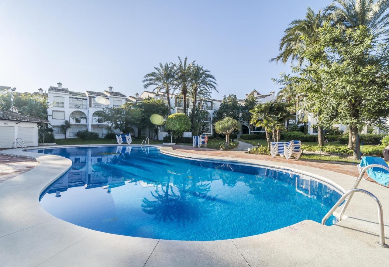 Hb - Comfortable Beachfront Holiday Apartment Estepona Eksteriør bilde