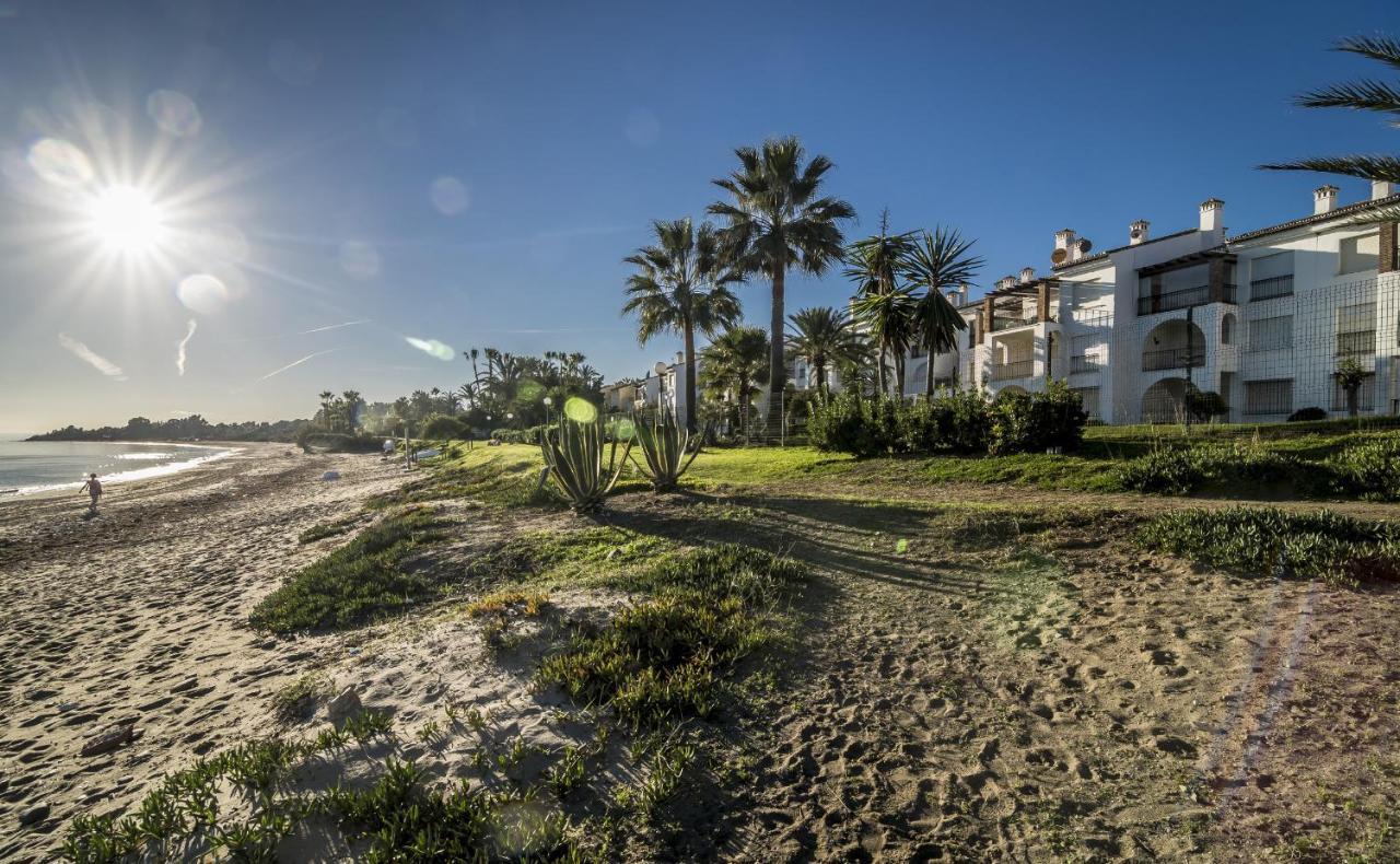 Hb - Comfortable Beachfront Holiday Apartment Estepona Eksteriør bilde