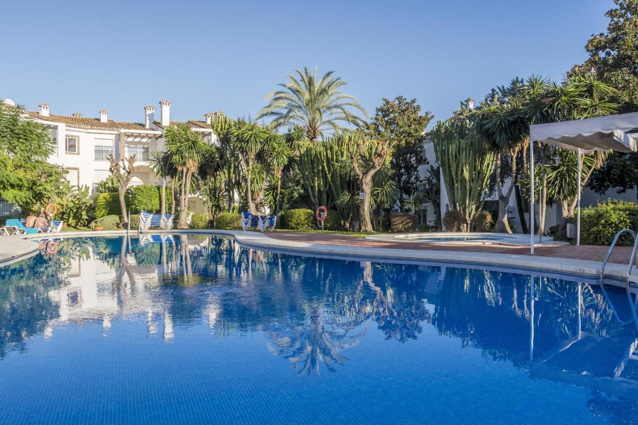 Hb - Comfortable Beachfront Holiday Apartment Estepona Eksteriør bilde