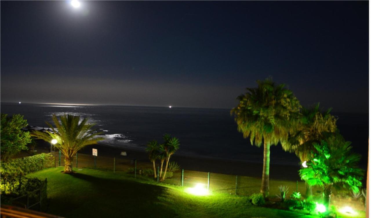 Hb - Comfortable Beachfront Holiday Apartment Estepona Eksteriør bilde