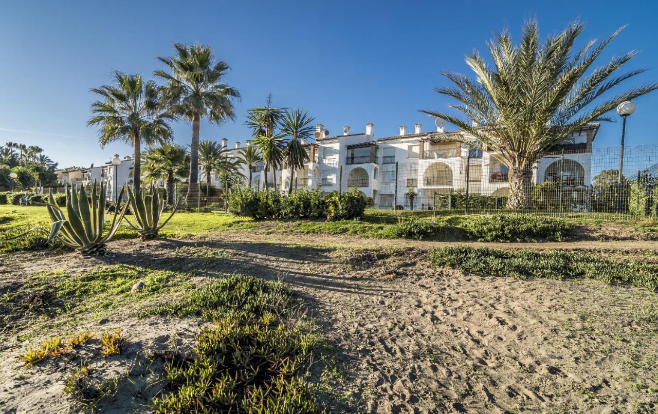Hb - Comfortable Beachfront Holiday Apartment Estepona Eksteriør bilde